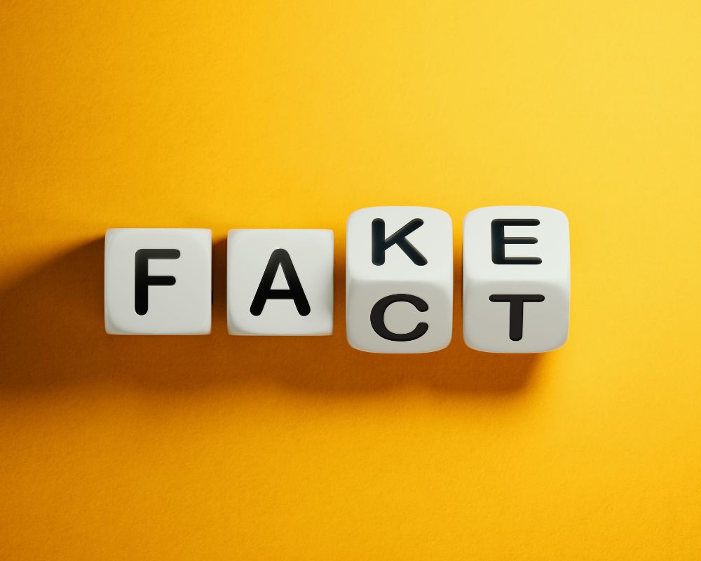 a banner symbolizing "fact" vs "fake" differences