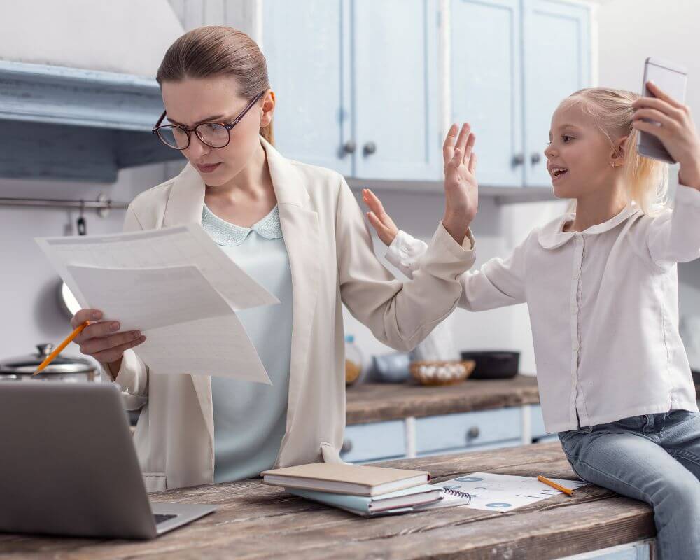 a narcissist parent ignoring child