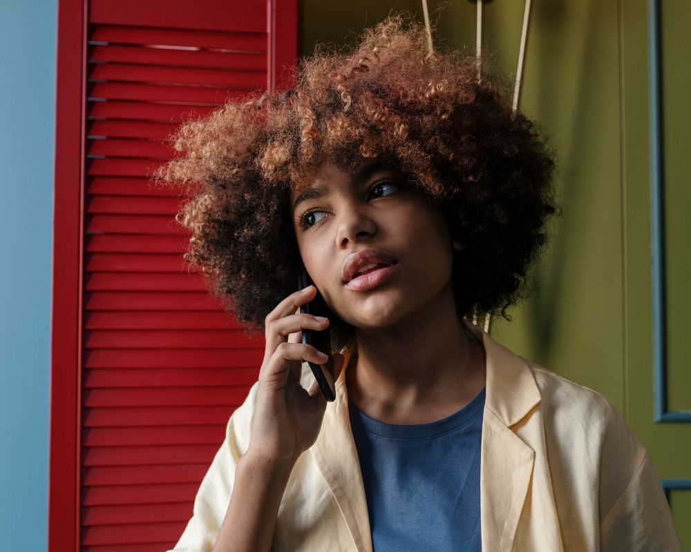 woman calling with boyfriend who is not available on her schedule