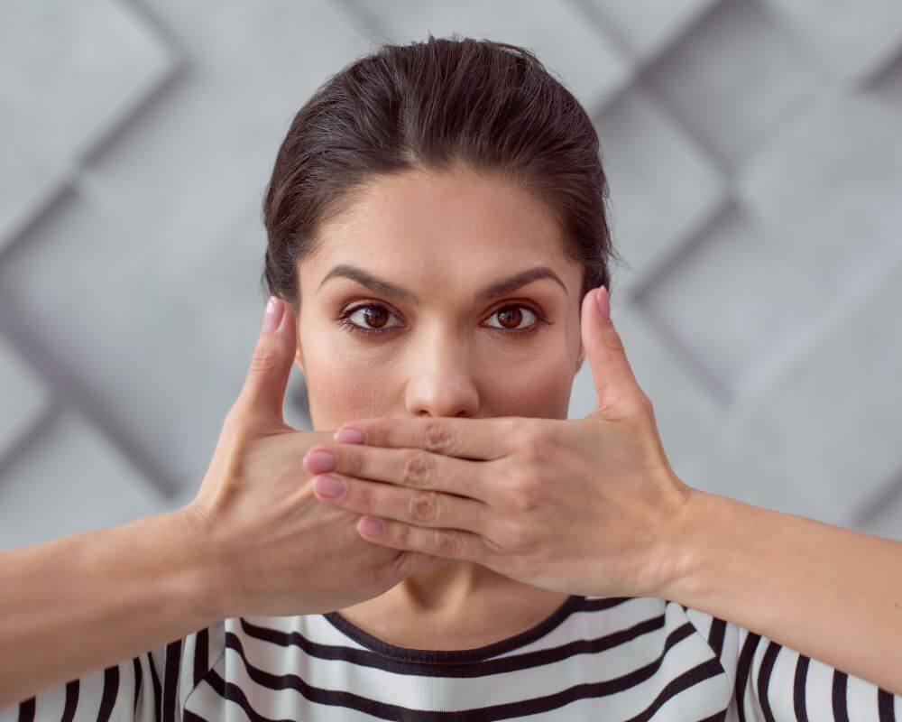 silent treatment gesture by a woman